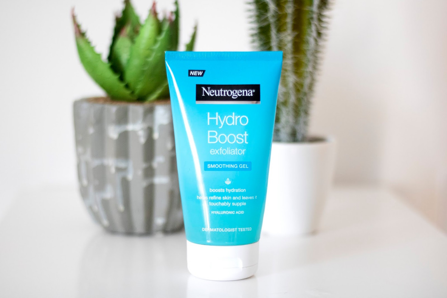 Neutrogena Hydro Boost Exfoliator Smooting Gel Wash - 150ml